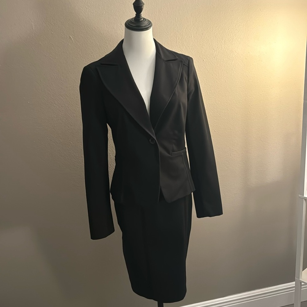 Bebe Black suit jacket and high waisted pencil skirt size 6 skirt NWT